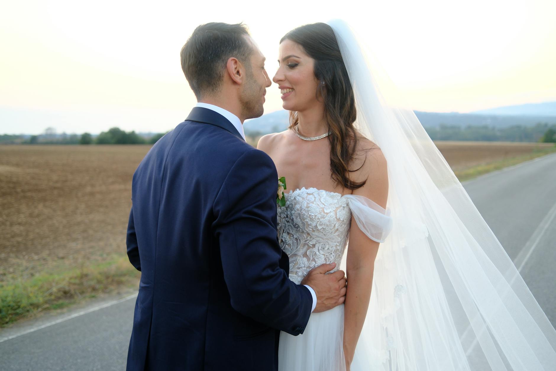 Romantischer Moment in der Dämmerung